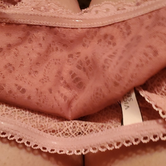 Victoria's Secret bandue bra. - Picture 7 of 7